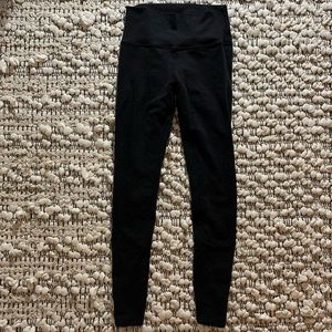 alo Leggings w/  Back Cut Out Detail